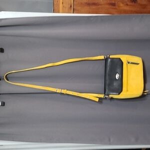 Gun Tote'n Mama Concealed Weapon Purse Suede Gold Black Padded Compartment EUC